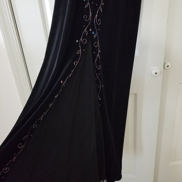 Black velvet, beaded, floor-length dress - Picture 6 of 9